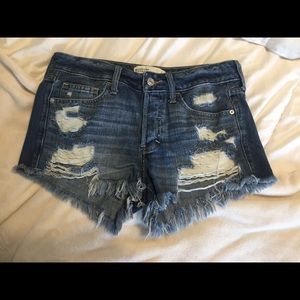 ABERCROMBIE & FITCH ripped/cutoff boyfriend shorts